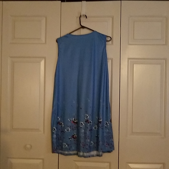 Sleeveless dress - Picture 2 of 2